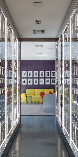 <div style="font-family: 'Bodoni regular';"><b>View the LA boutique</b></div>