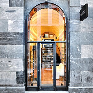 <div style="font-family: 'Bodoni regular';"><b>A NEW MILAN BOUTIQUE</b></div>